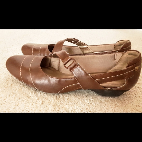 SUPER COMFY slip-on shoes **SOLD on Mercari app** - Picture 3 of 7